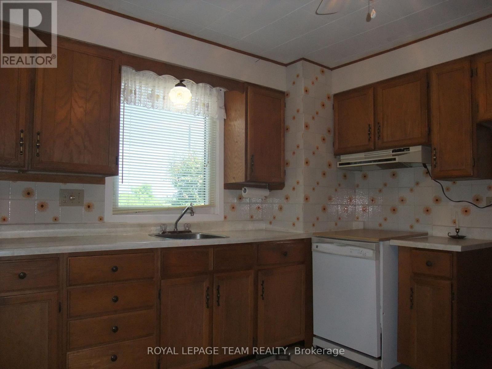 












78 GRAHAM AVENUE

,
Renfrew,




Ontario
K7V2L9

