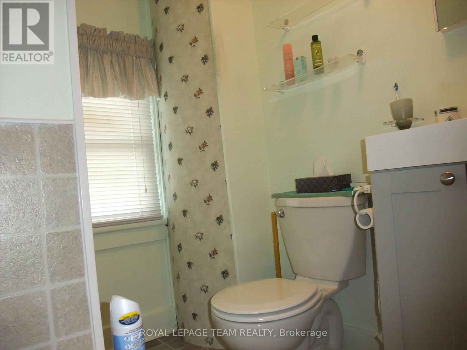 












78 GRAHAM AVENUE

,
Renfrew,




Ontario
K7V2L9

