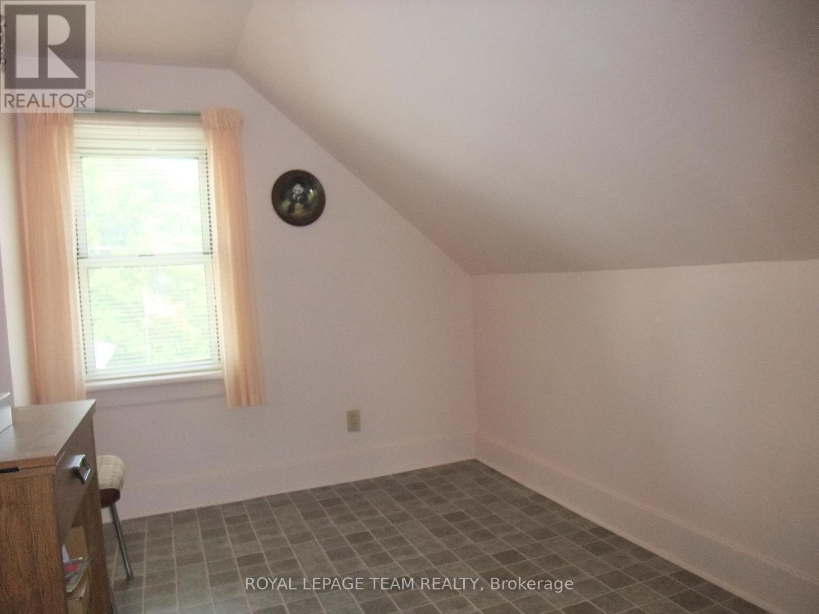 












78 GRAHAM AVENUE

,
Renfrew,




Ontario
K7V2L9

