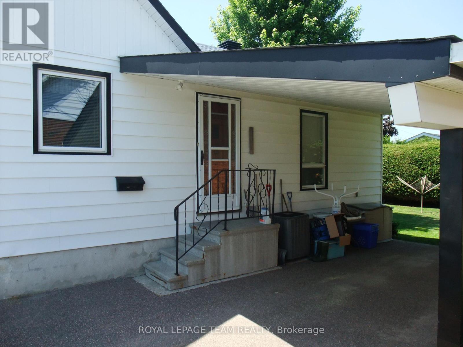 












78 GRAHAM AVENUE

,
Renfrew,




Ontario
K7V2L9

