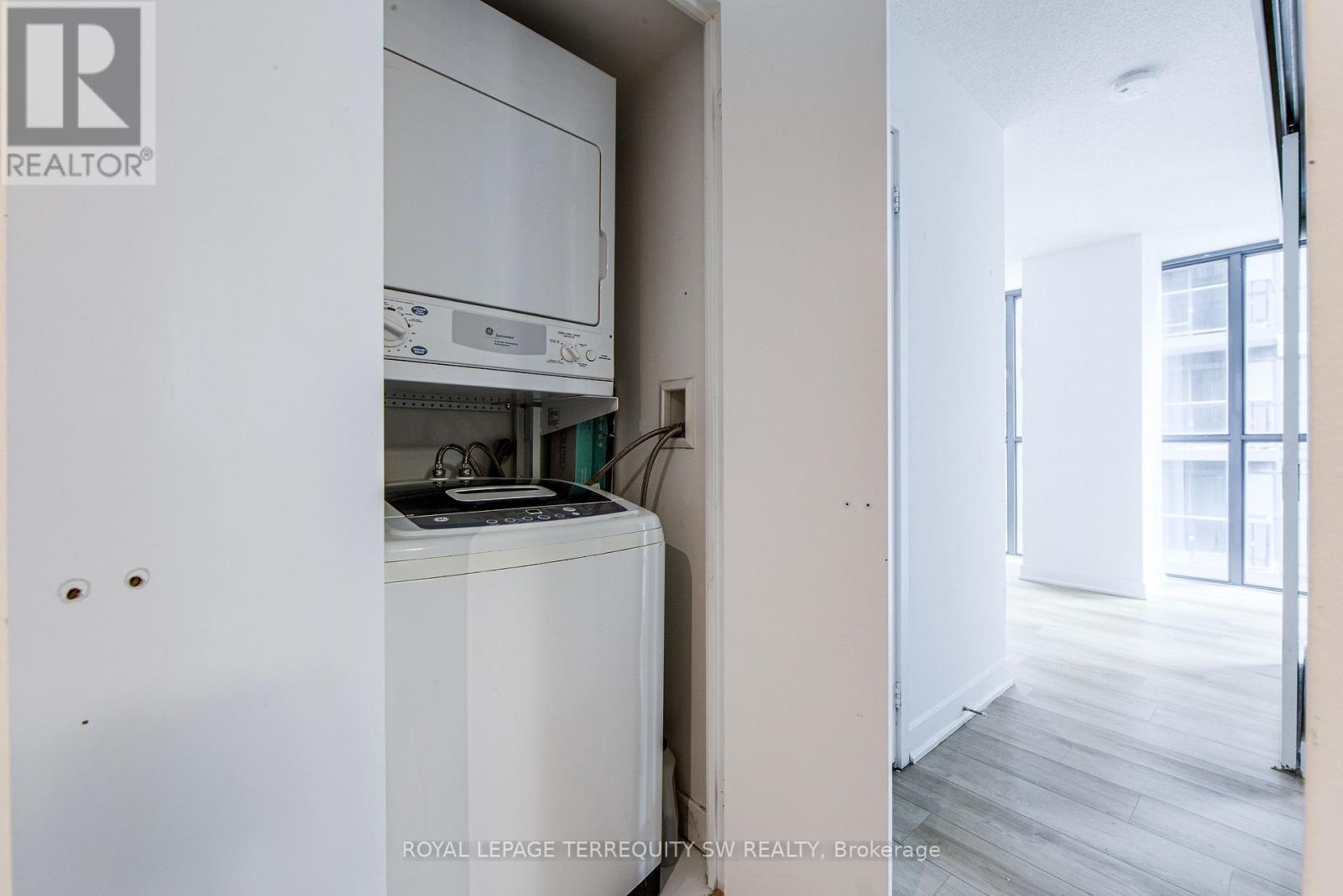 












707 - 110 CHARLES STREET E

,
Toronto,




Ontario
M4Y1T5

