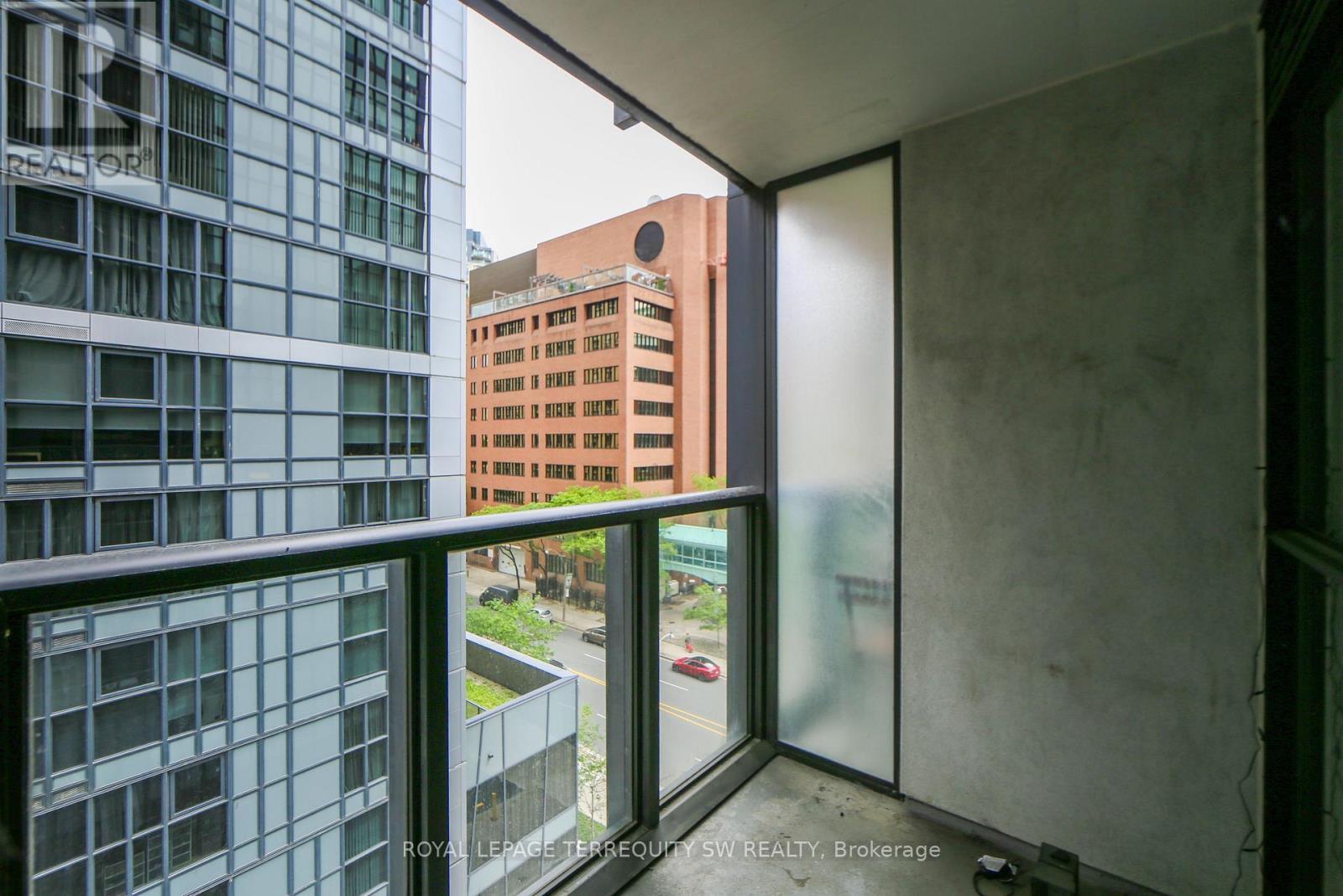 












707 - 110 CHARLES STREET E

,
Toronto,




Ontario
M4Y1T5

