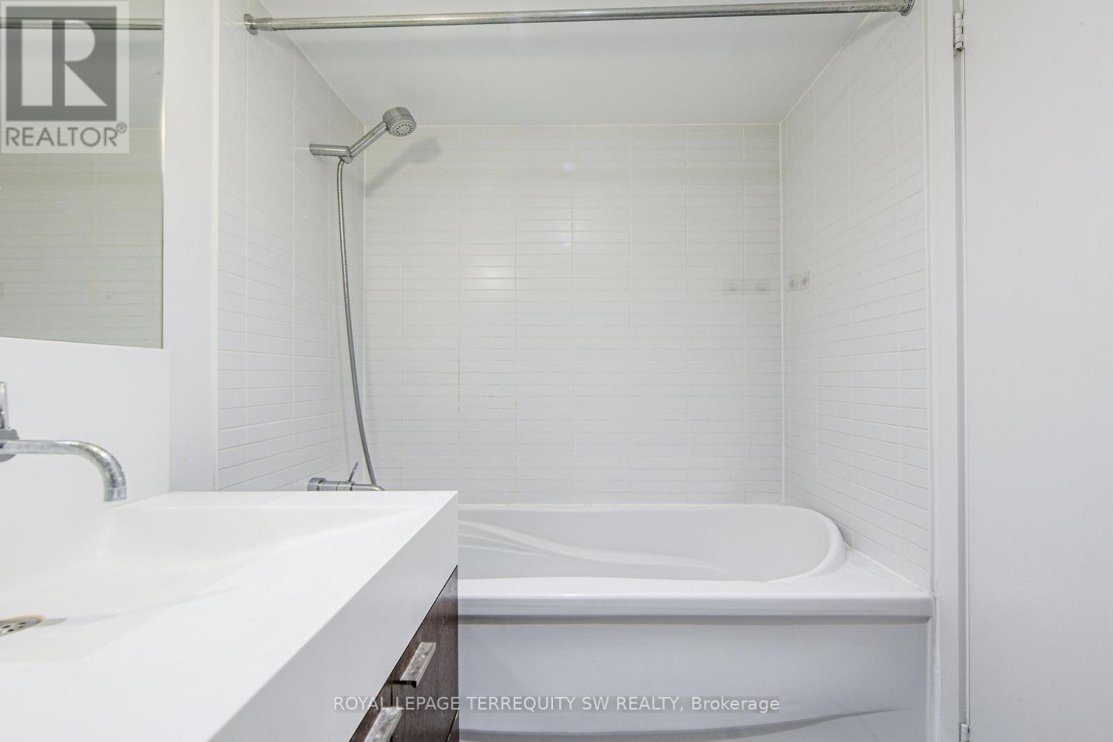 












707 - 110 CHARLES STREET E

,
Toronto,




Ontario
M4Y1T5

