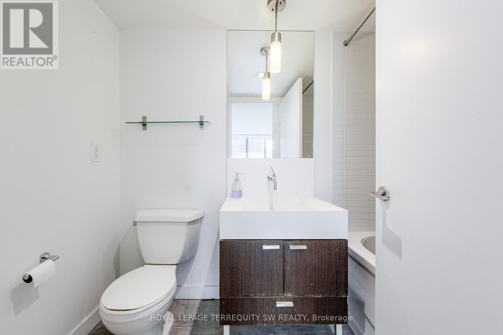 












707 - 110 CHARLES STREET E

,
Toronto,




Ontario
M4Y1T5

