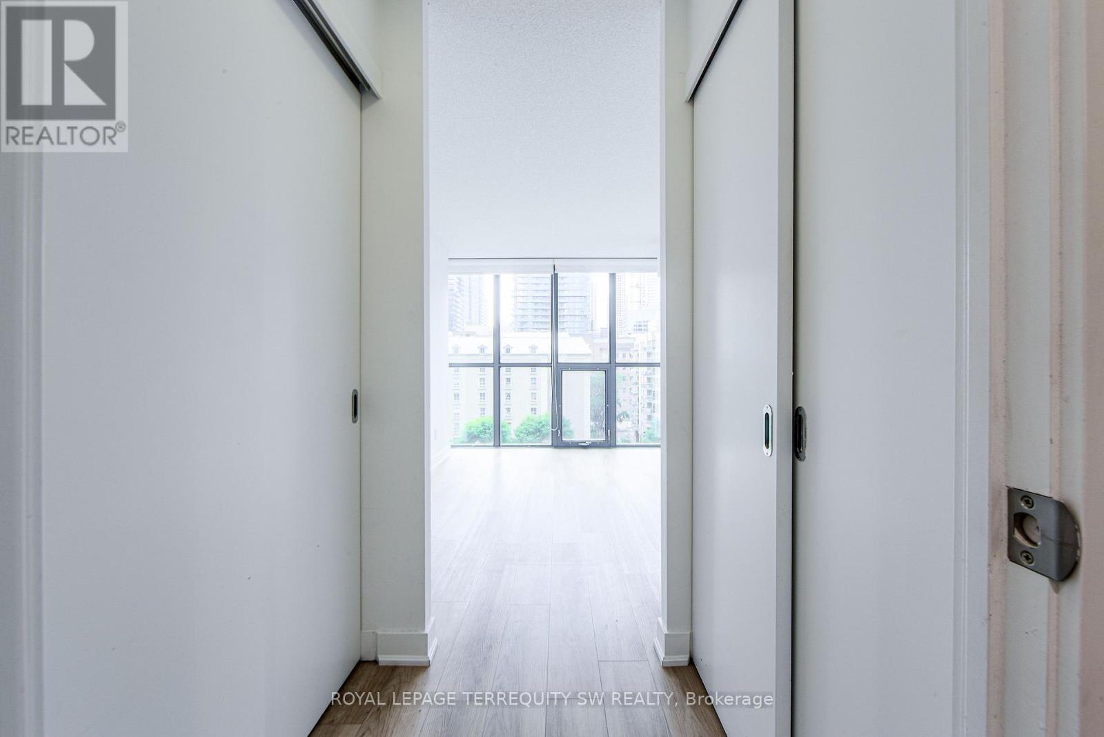 












707 - 110 CHARLES STREET E

,
Toronto,




Ontario
M4Y1T5

