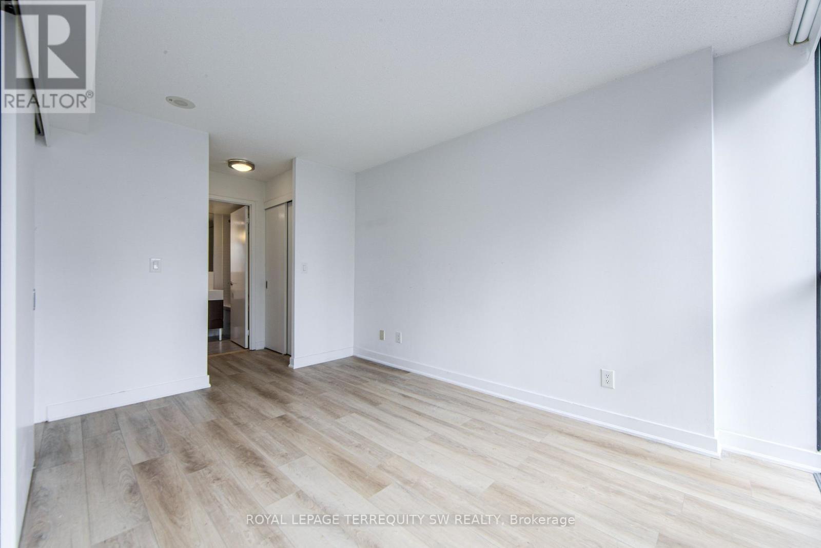 












707 - 110 CHARLES STREET E

,
Toronto,




Ontario
M4Y1T5

