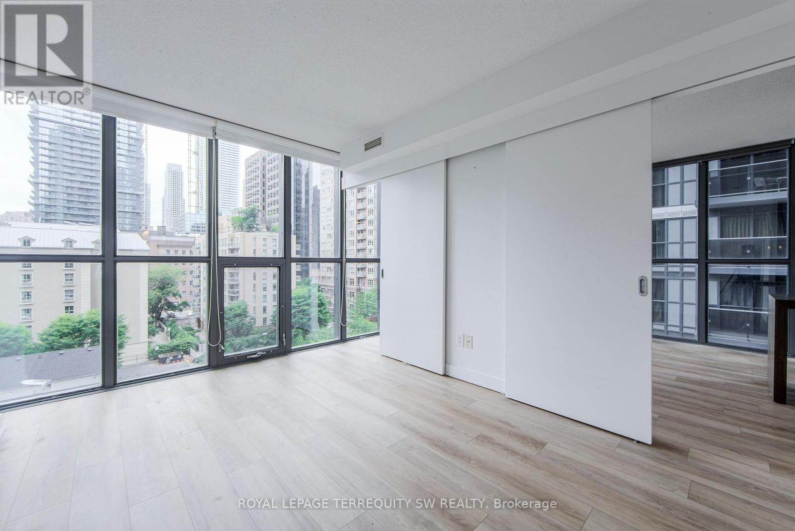 












707 - 110 CHARLES STREET E

,
Toronto,




Ontario
M4Y1T5

