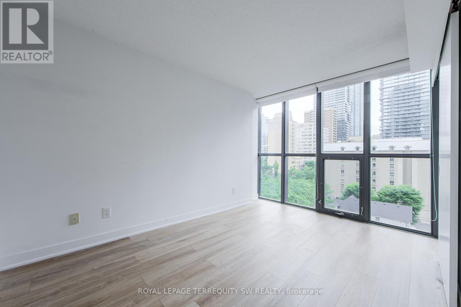 












707 - 110 CHARLES STREET E

,
Toronto,




Ontario
M4Y1T5


