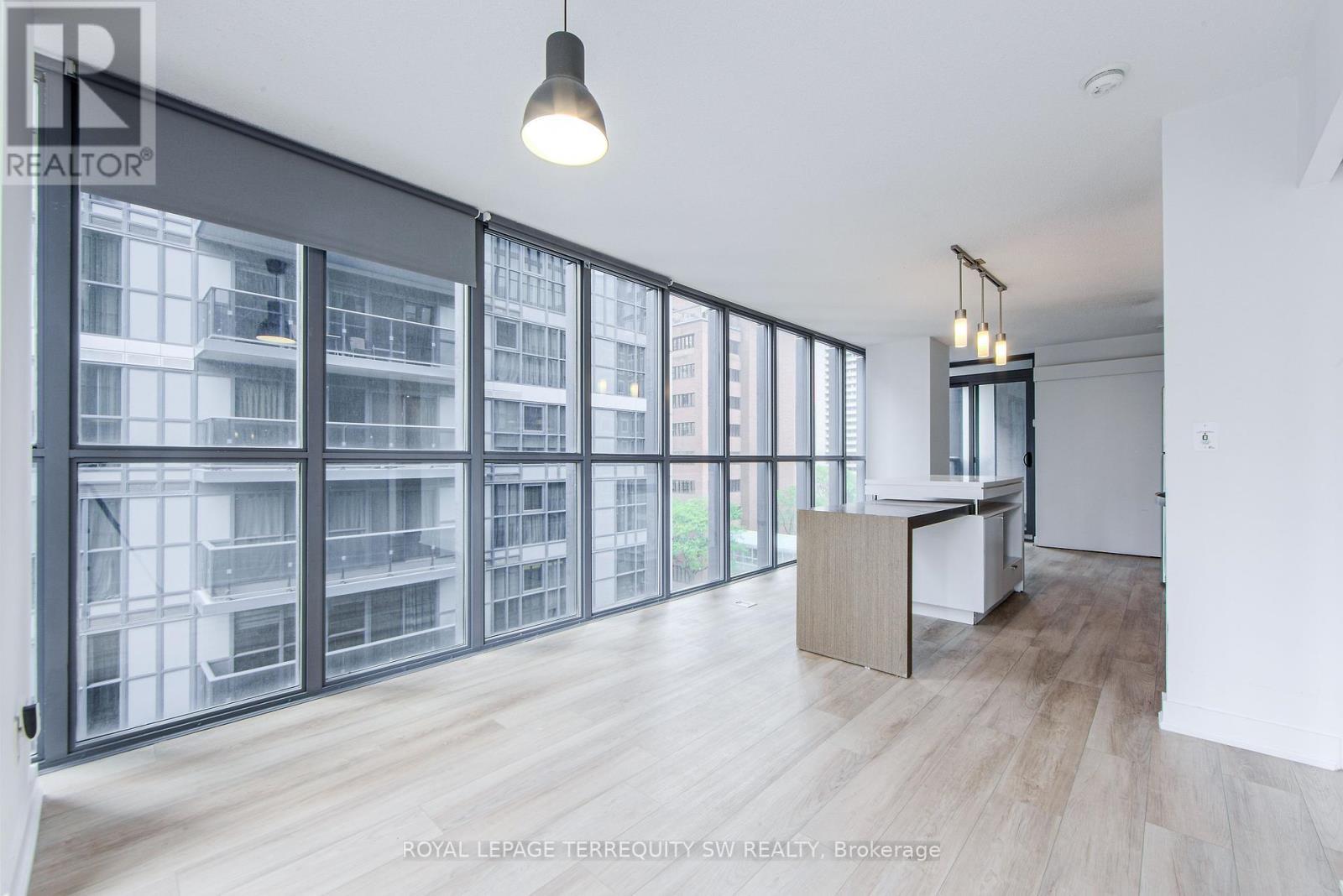 












707 - 110 CHARLES STREET E

,
Toronto,




Ontario
M4Y1T5

