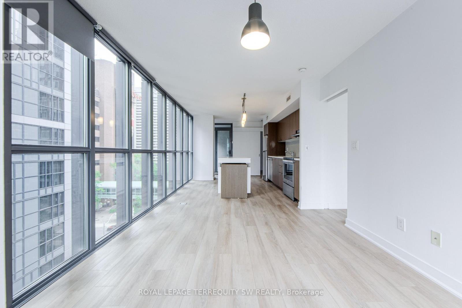












707 - 110 CHARLES STREET E

,
Toronto,




Ontario
M4Y1T5

