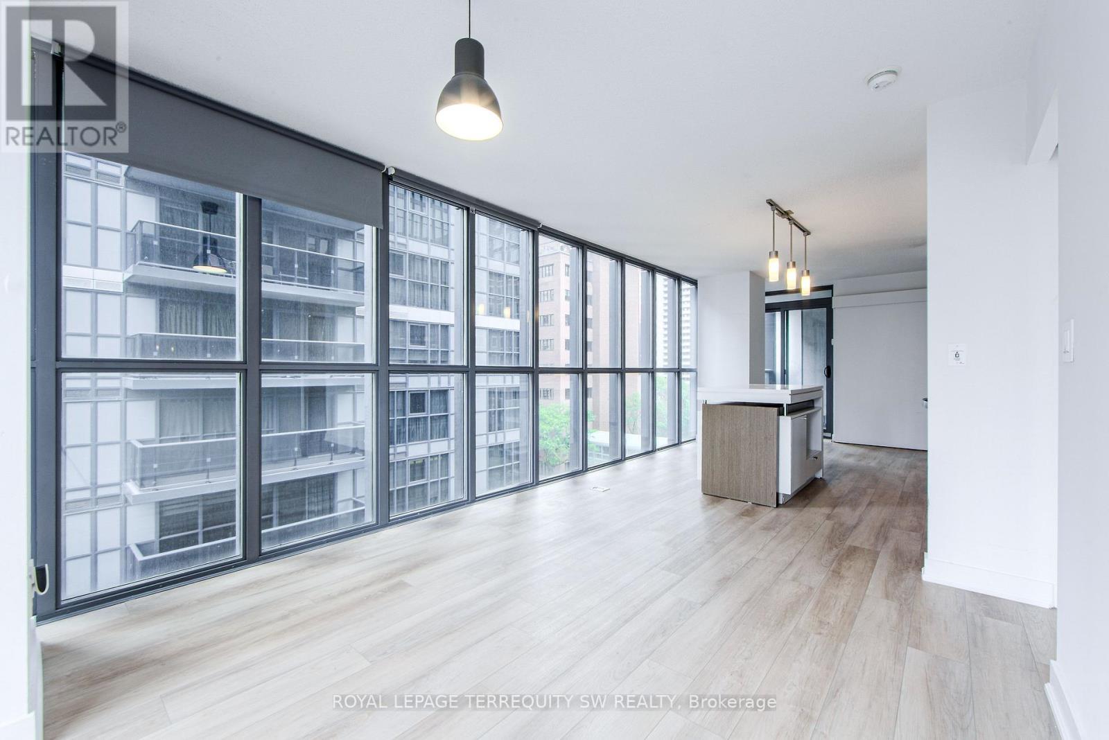 












707 - 110 CHARLES STREET E

,
Toronto,




Ontario
M4Y1T5

