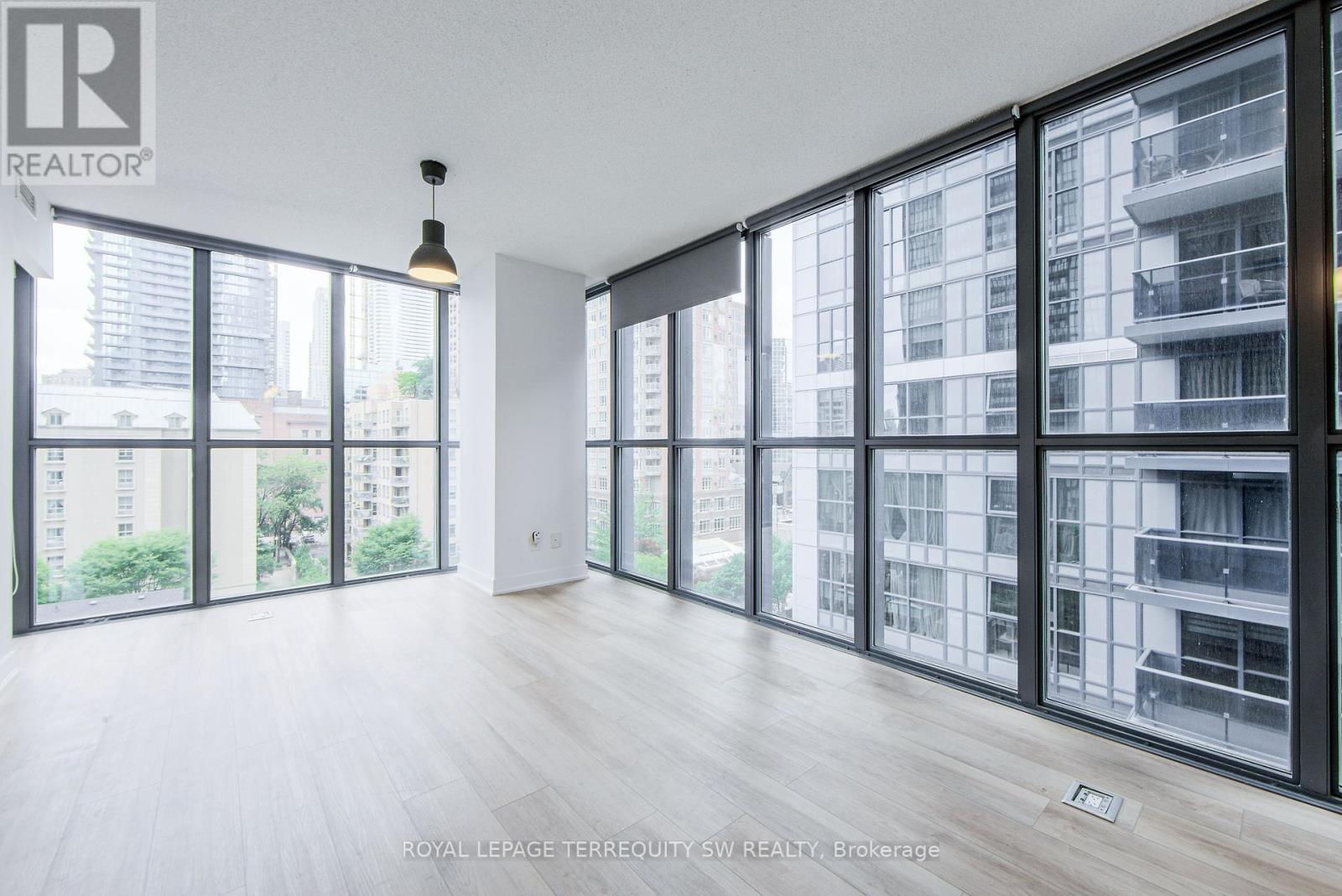 












707 - 110 CHARLES STREET E

,
Toronto,




Ontario
M4Y1T5


