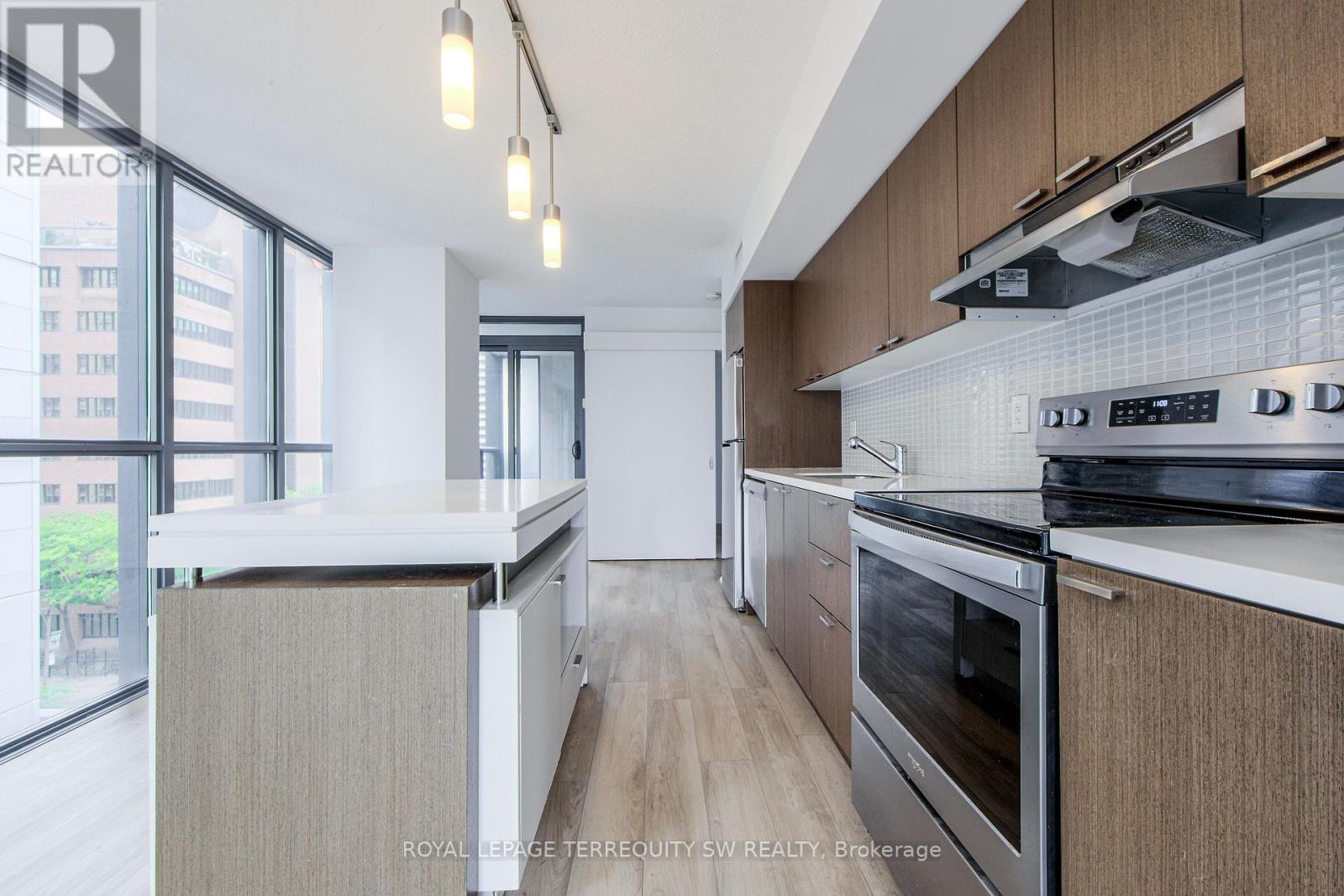 












707 - 110 CHARLES STREET E

,
Toronto,




Ontario
M4Y1T5

