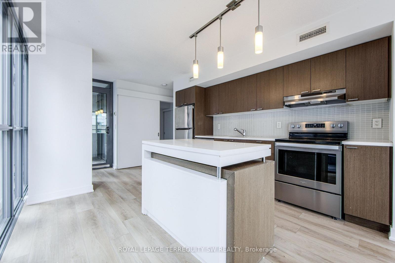 












707 - 110 CHARLES STREET E

,
Toronto,




Ontario
M4Y1T5

