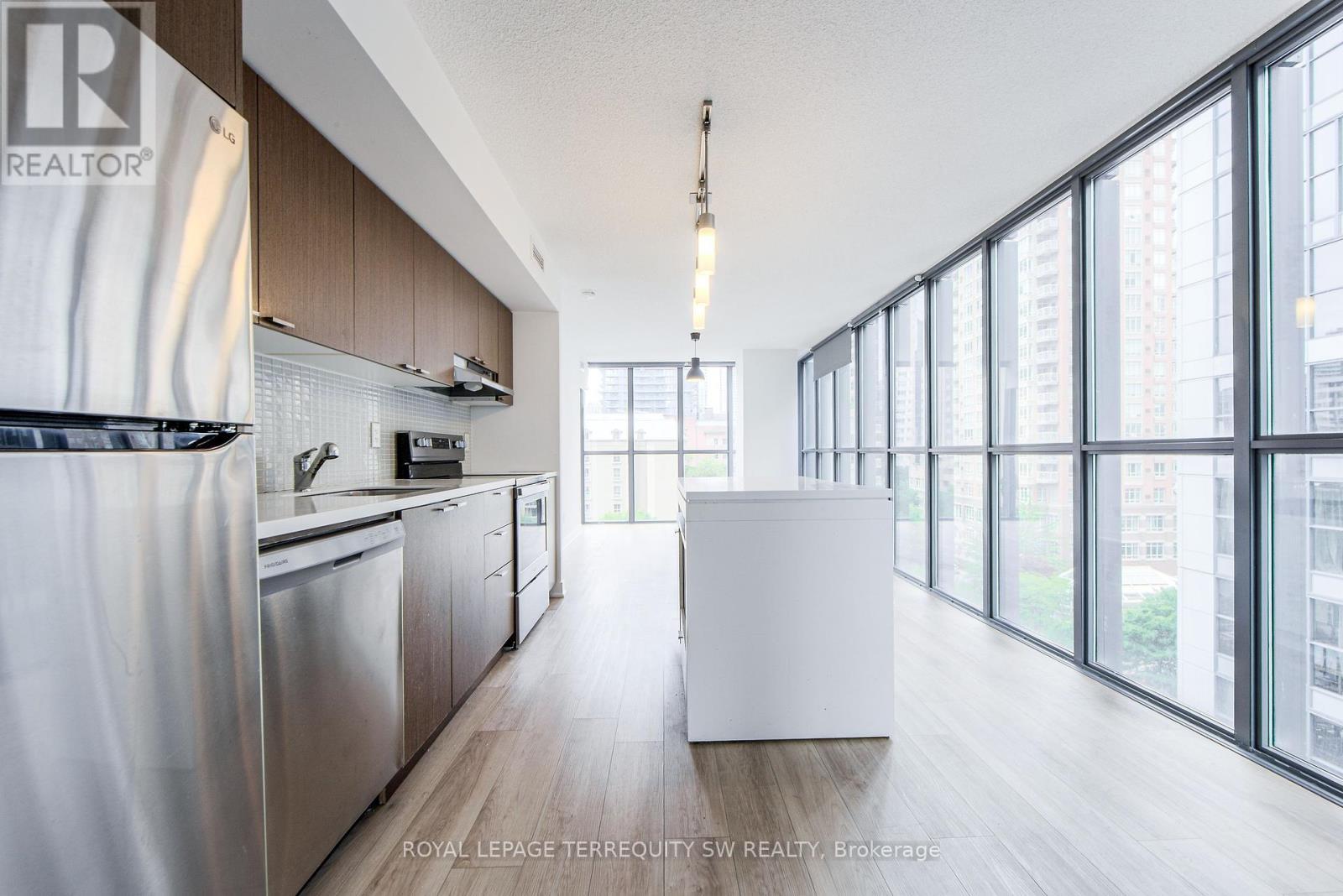 












707 - 110 CHARLES STREET E

,
Toronto,




Ontario
M4Y1T5

