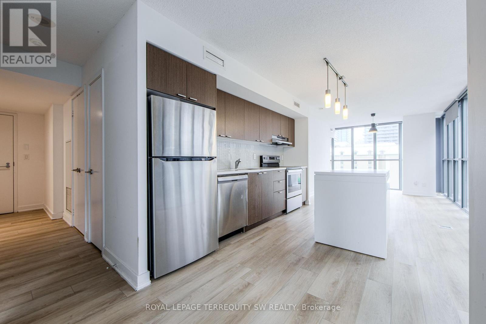 












707 - 110 CHARLES STREET E

,
Toronto,




Ontario
M4Y1T5

