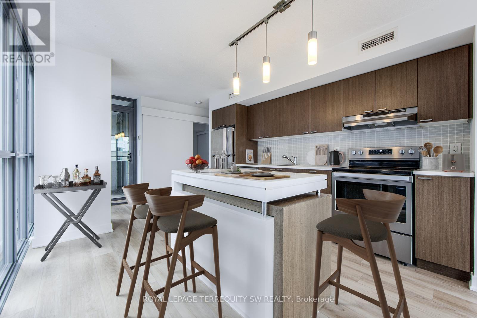 












707 - 110 CHARLES STREET E

,
Toronto,




Ontario
M4Y1T5

