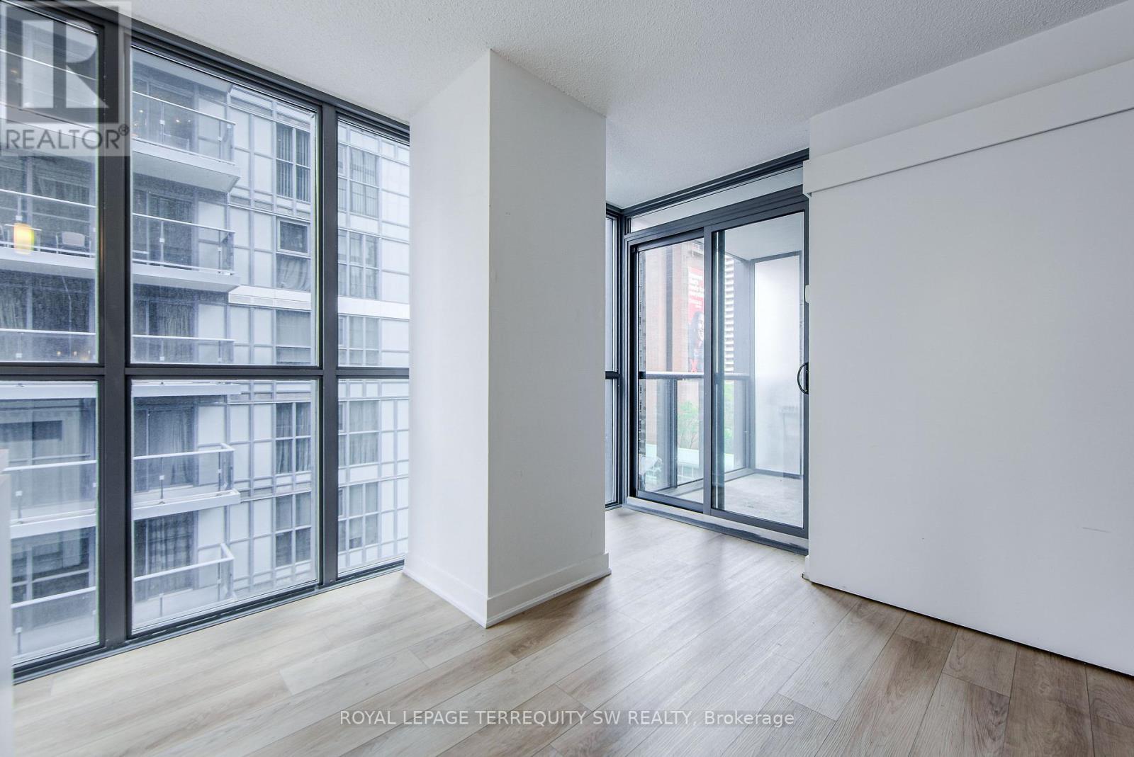 












707 - 110 CHARLES STREET E

,
Toronto,




Ontario
M4Y1T5

