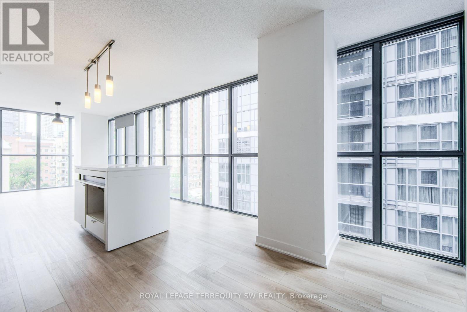 












707 - 110 CHARLES STREET E

,
Toronto,




Ontario
M4Y1T5

