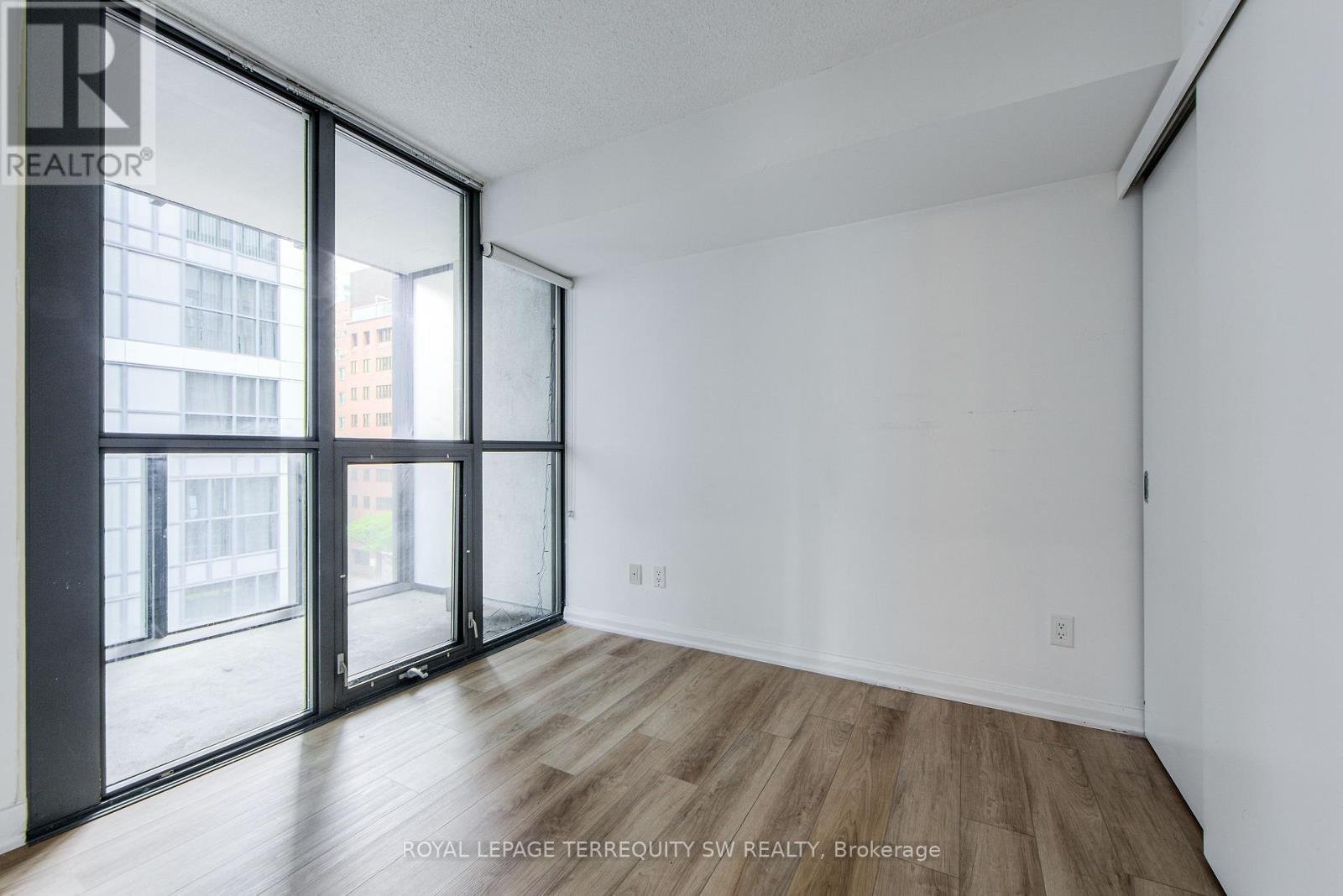 












707 - 110 CHARLES STREET E

,
Toronto,




Ontario
M4Y1T5

