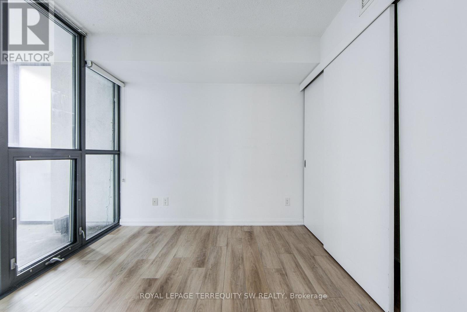












707 - 110 CHARLES STREET E

,
Toronto,




Ontario
M4Y1T5

