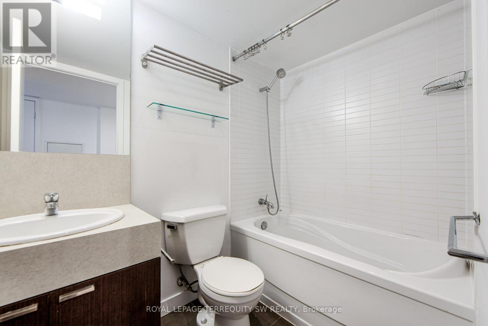 












707 - 110 CHARLES STREET E

,
Toronto,




Ontario
M4Y1T5

