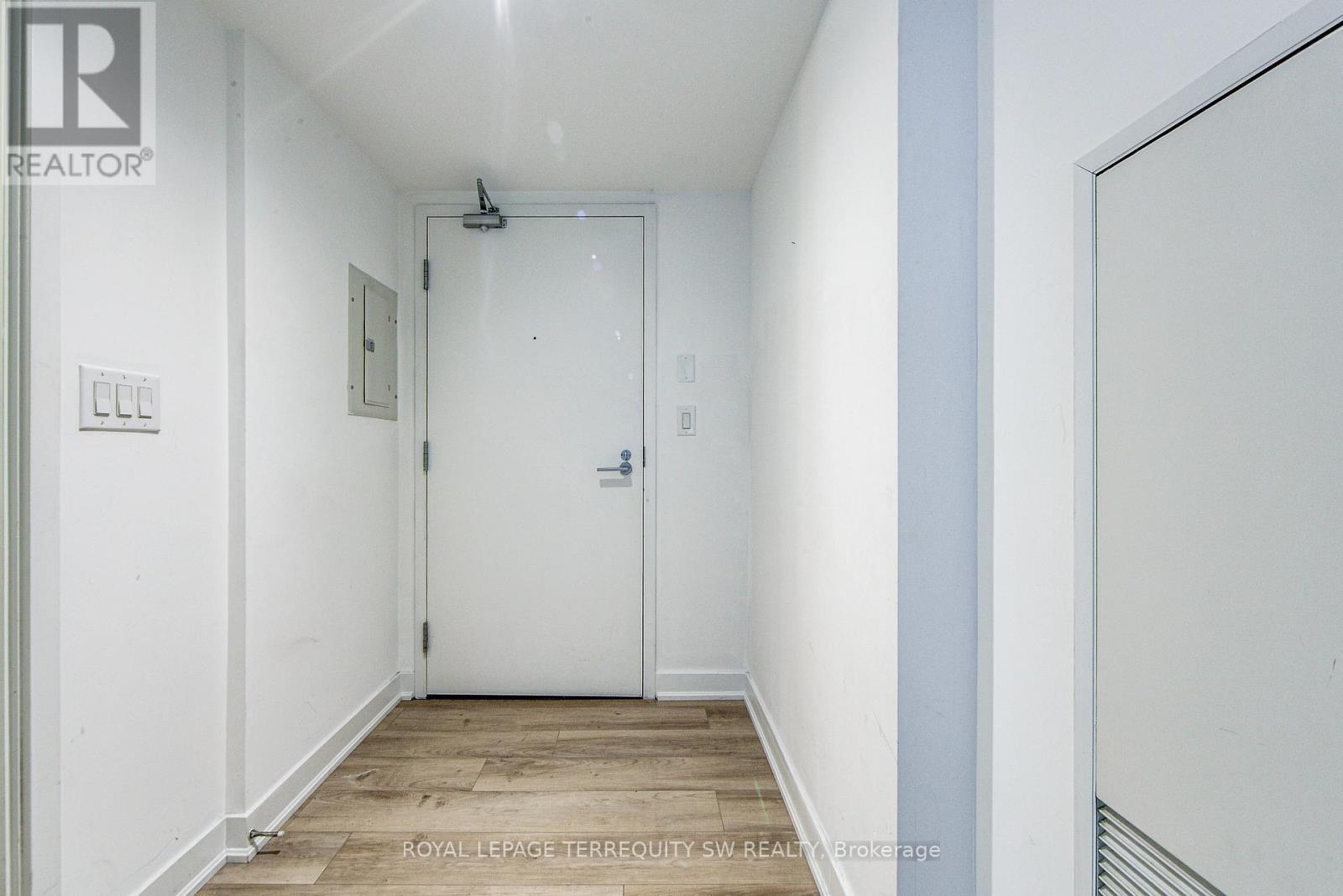 












707 - 110 CHARLES STREET E

,
Toronto,




Ontario
M4Y1T5


