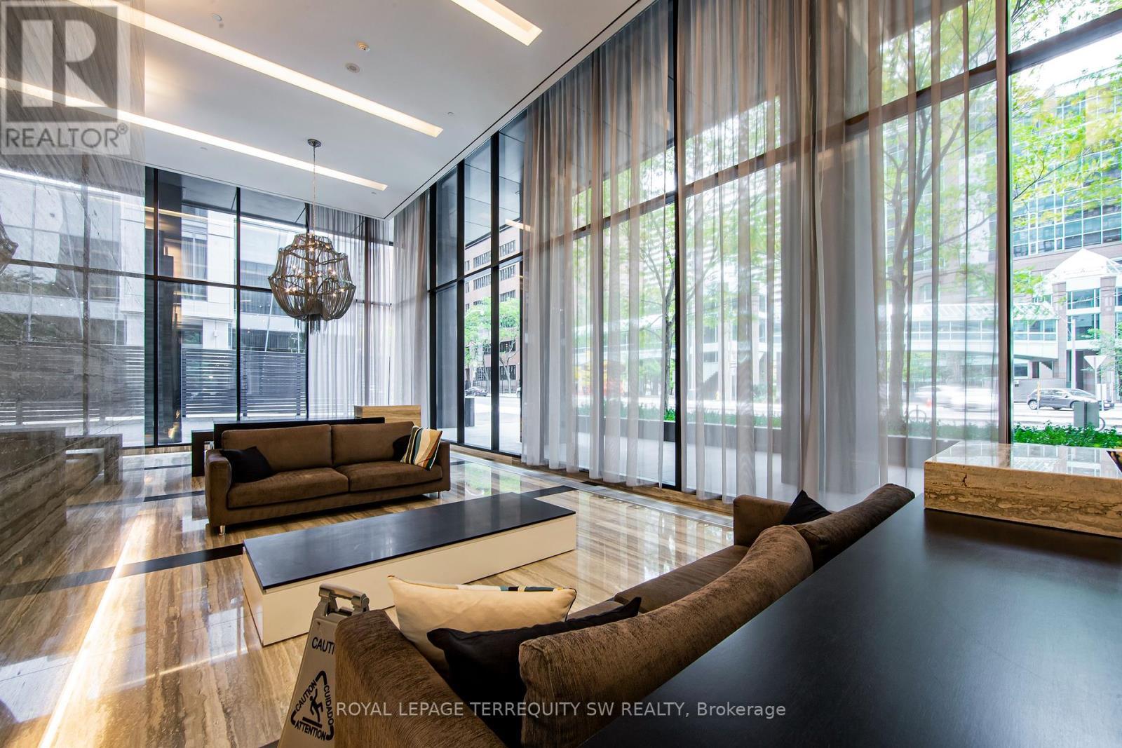 












707 - 110 CHARLES STREET E

,
Toronto,




Ontario
M4Y1T5

