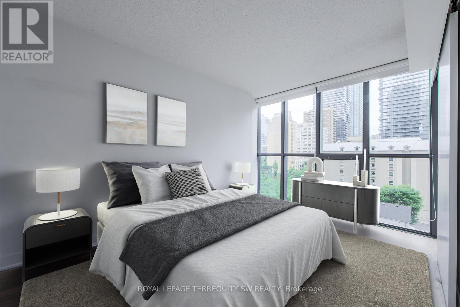 












707 - 110 CHARLES STREET E

,
Toronto,




Ontario
M4Y1T5

