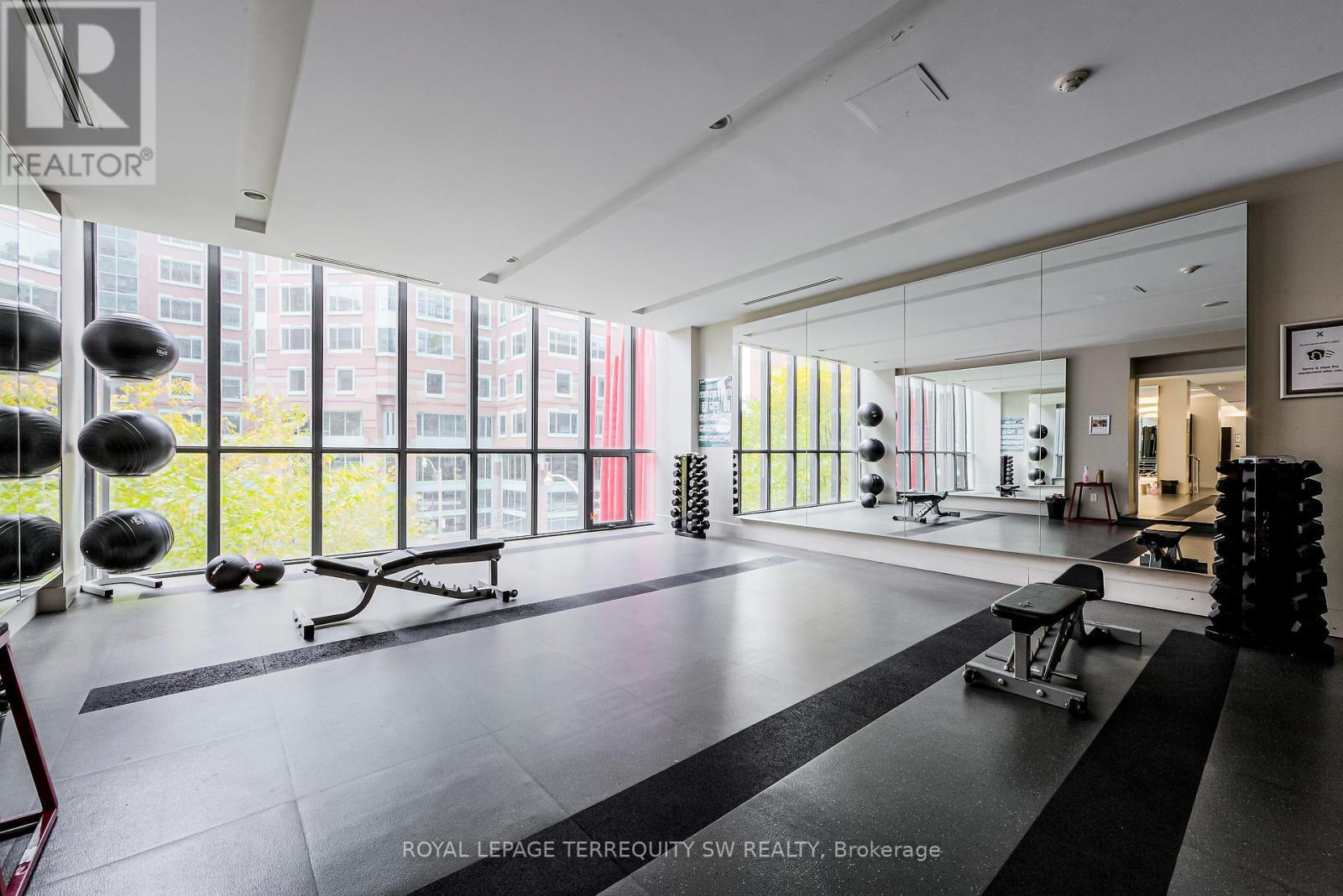 












707 - 110 CHARLES STREET E

,
Toronto,




Ontario
M4Y1T5

