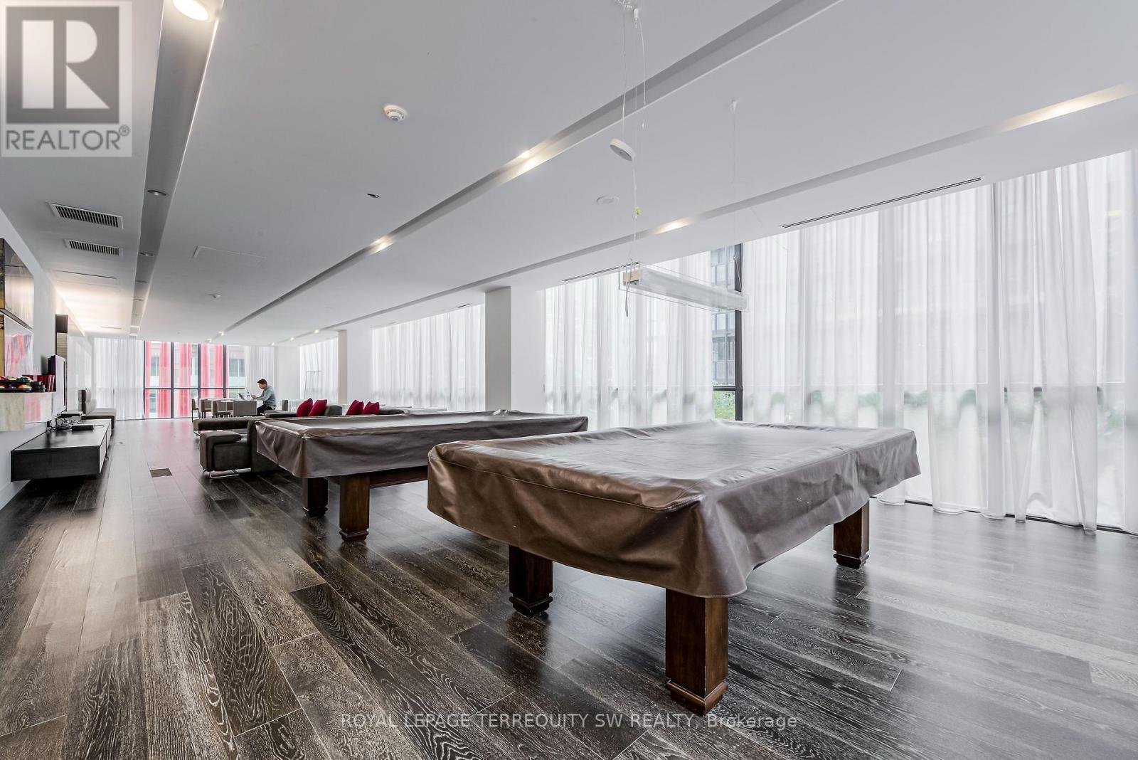 












707 - 110 CHARLES STREET E

,
Toronto,




Ontario
M4Y1T5

