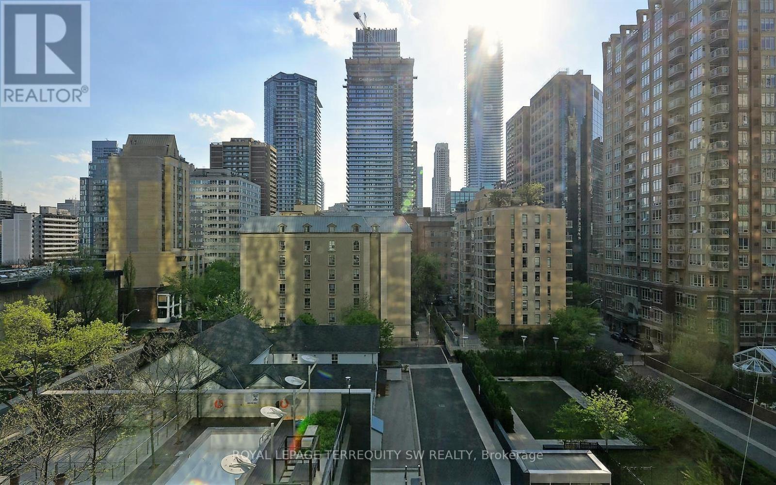 












707 - 110 CHARLES STREET E

,
Toronto,




Ontario
M4Y1T5

