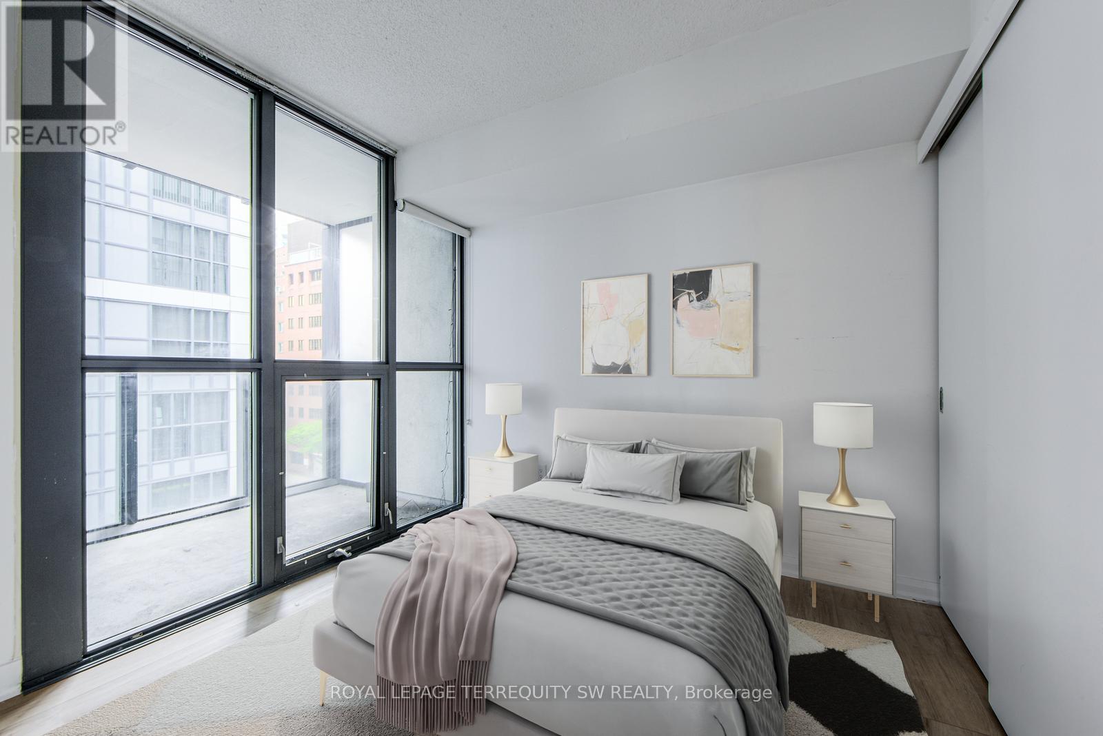












707 - 110 CHARLES STREET E

,
Toronto,




Ontario
M4Y1T5

