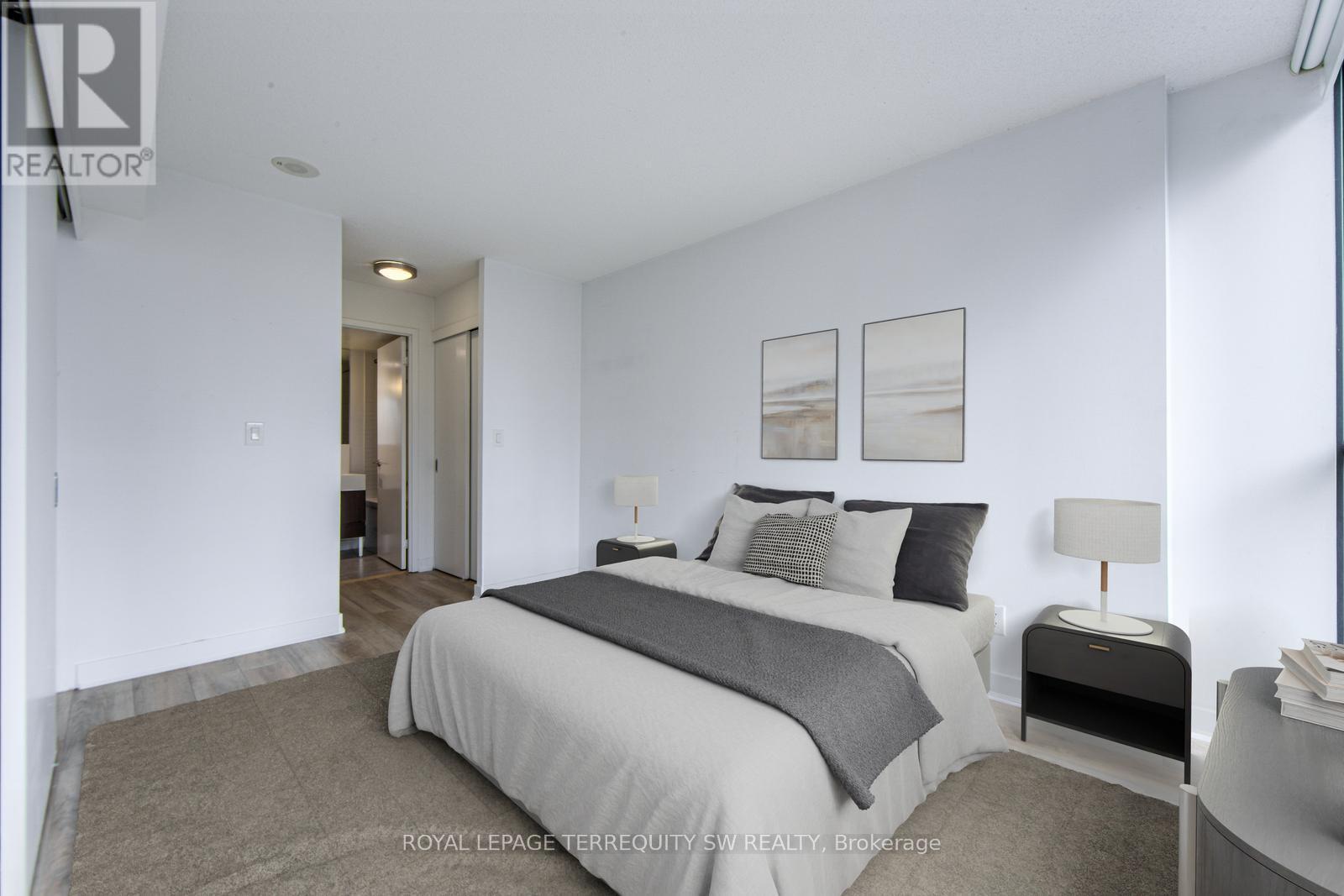 












707 - 110 CHARLES STREET E

,
Toronto,




Ontario
M4Y1T5

