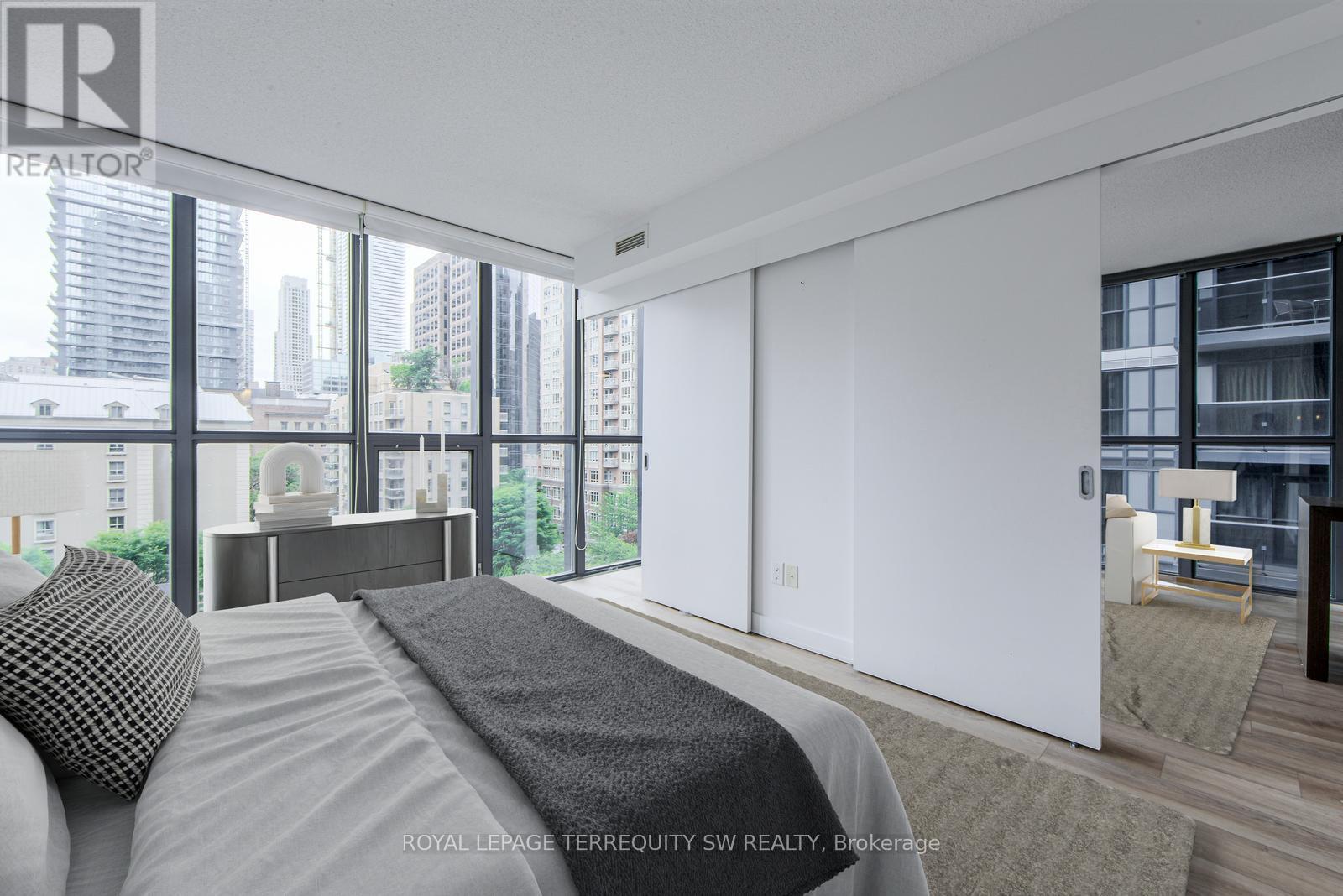 












707 - 110 CHARLES STREET E

,
Toronto,




Ontario
M4Y1T5


