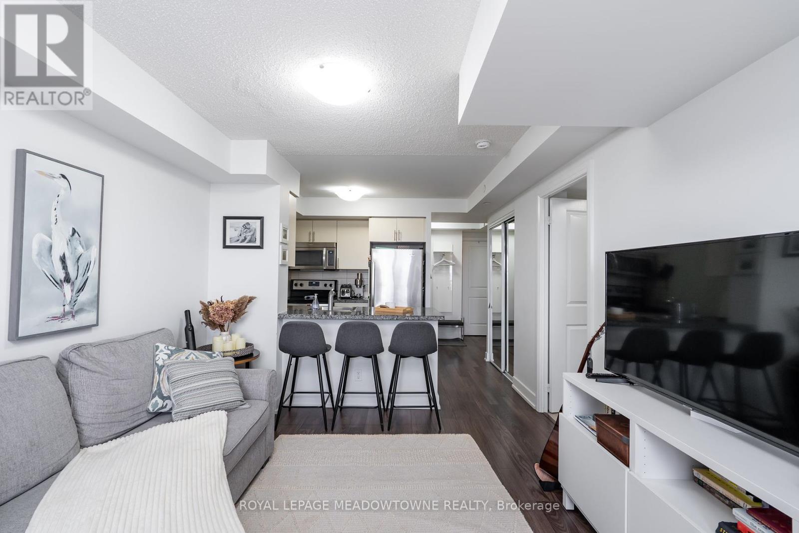 












2421 - 2 EVA ROAD W

,
Toronto,




Ontario
M9C0A9

