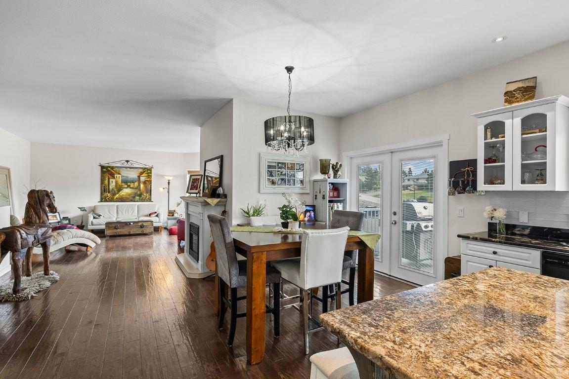 









5827


VICTORIA

Street,
Peachland,




BC
V0H 1X4

