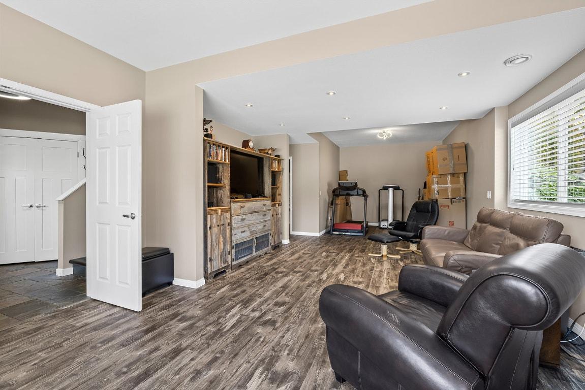 









5827


VICTORIA

Street,
Peachland,




BC
V0H 1X4

