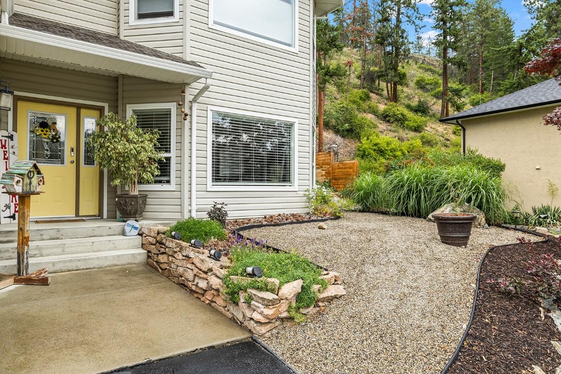 









5827


VICTORIA

Street,
Peachland,




BC
V0H 1X4

