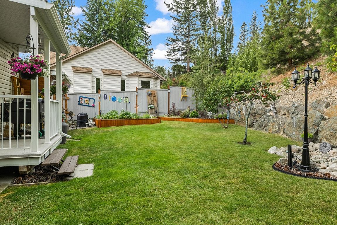 









5827


VICTORIA

Street,
Peachland,




BC
V0H 1X4

