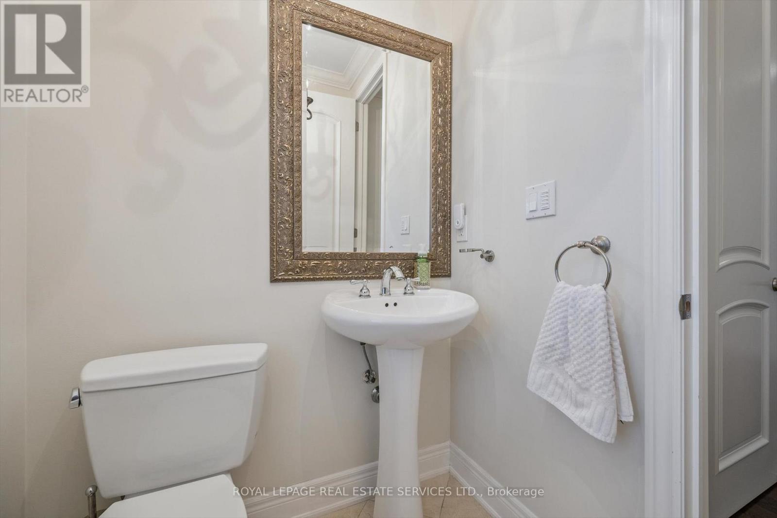 












3168 SADDLEWORTH CRESCENT

,
Oakville,




Ontario
L6M0A8

