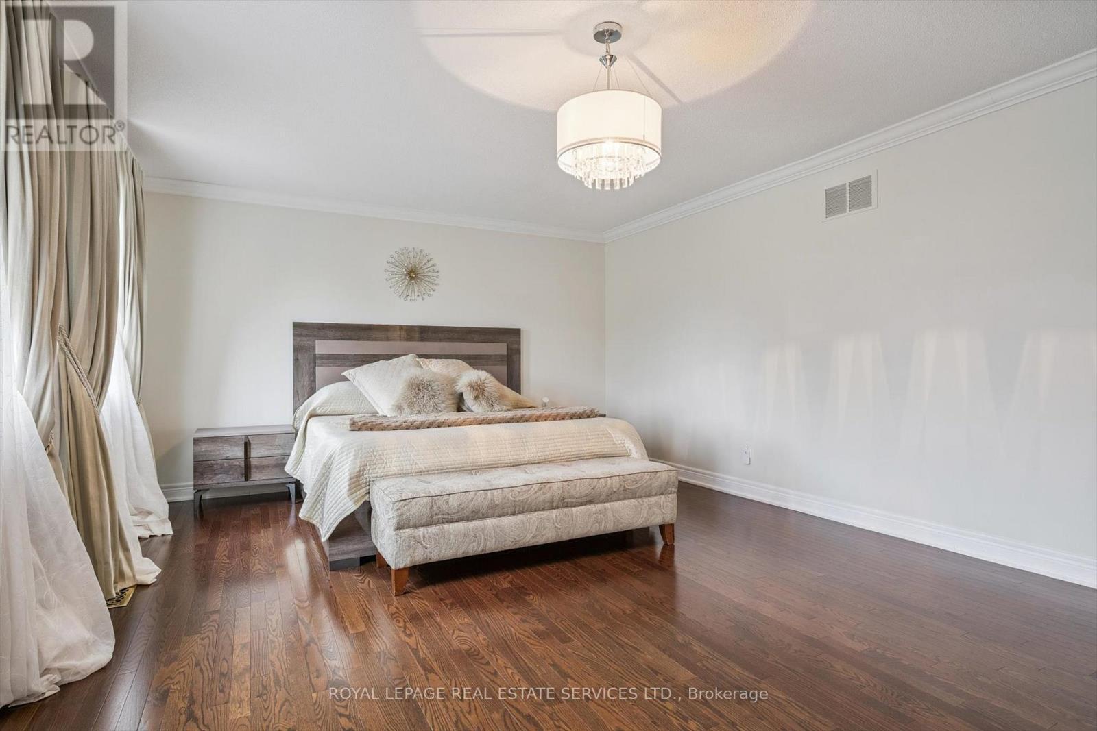












3168 SADDLEWORTH CRESCENT

,
Oakville,




Ontario
L6M0A8

