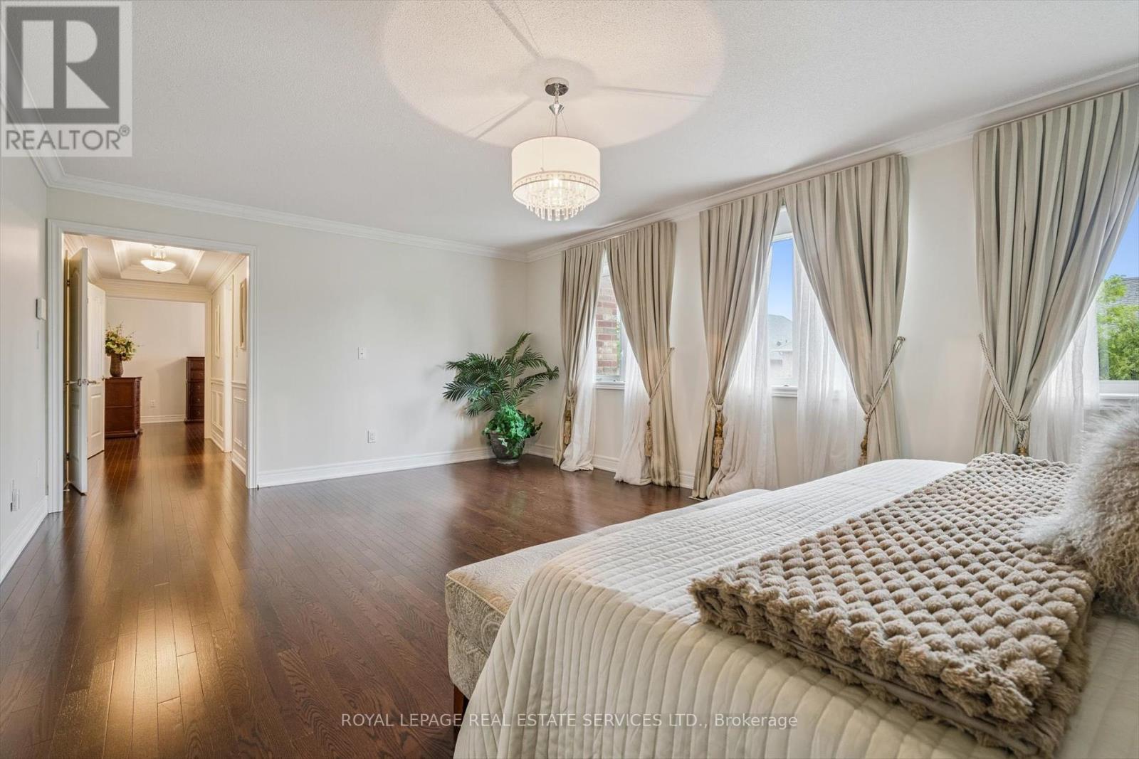 












3168 SADDLEWORTH CRESCENT

,
Oakville,




Ontario
L6M0A8

