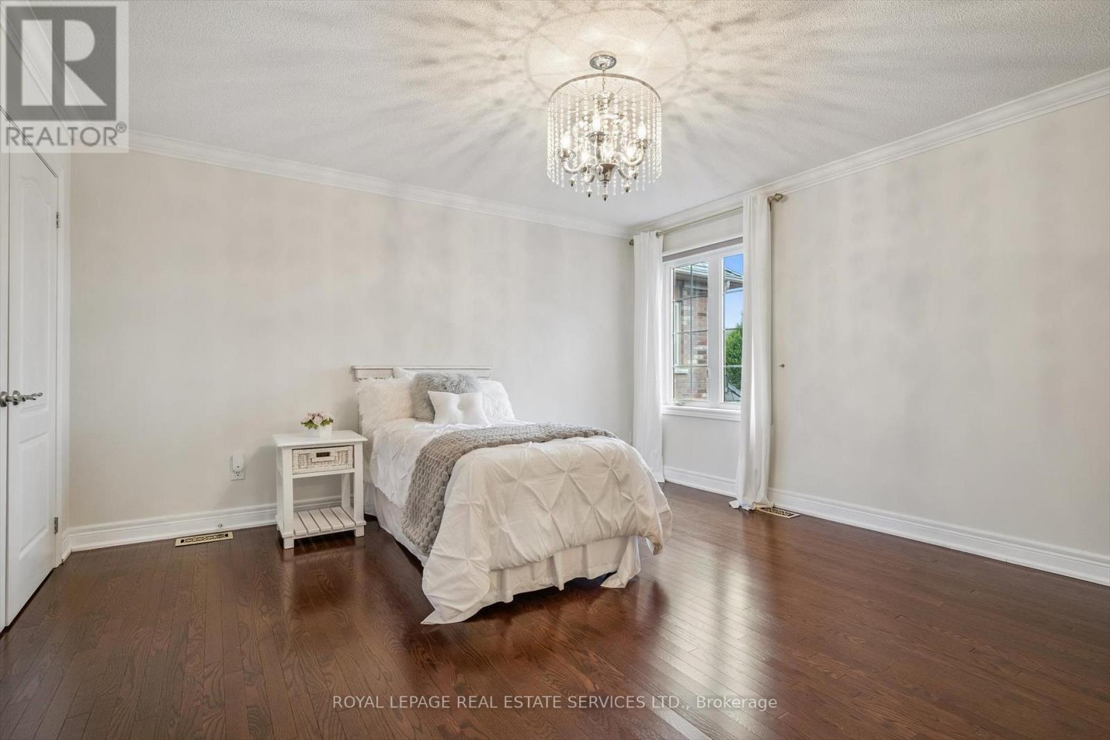 












3168 SADDLEWORTH CRESCENT

,
Oakville,




Ontario
L6M0A8

