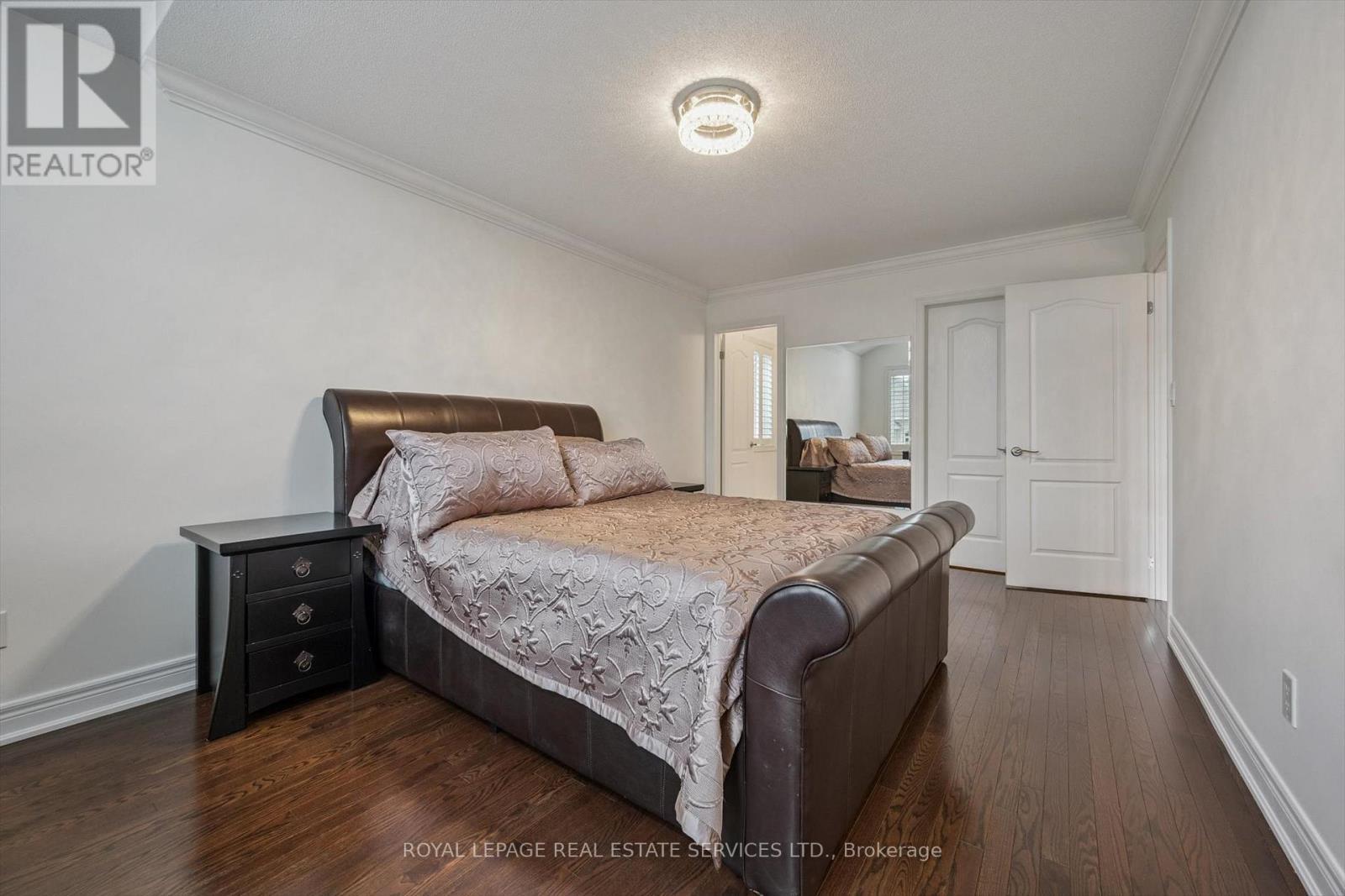












3168 SADDLEWORTH CRESCENT

,
Oakville,




Ontario
L6M0A8

