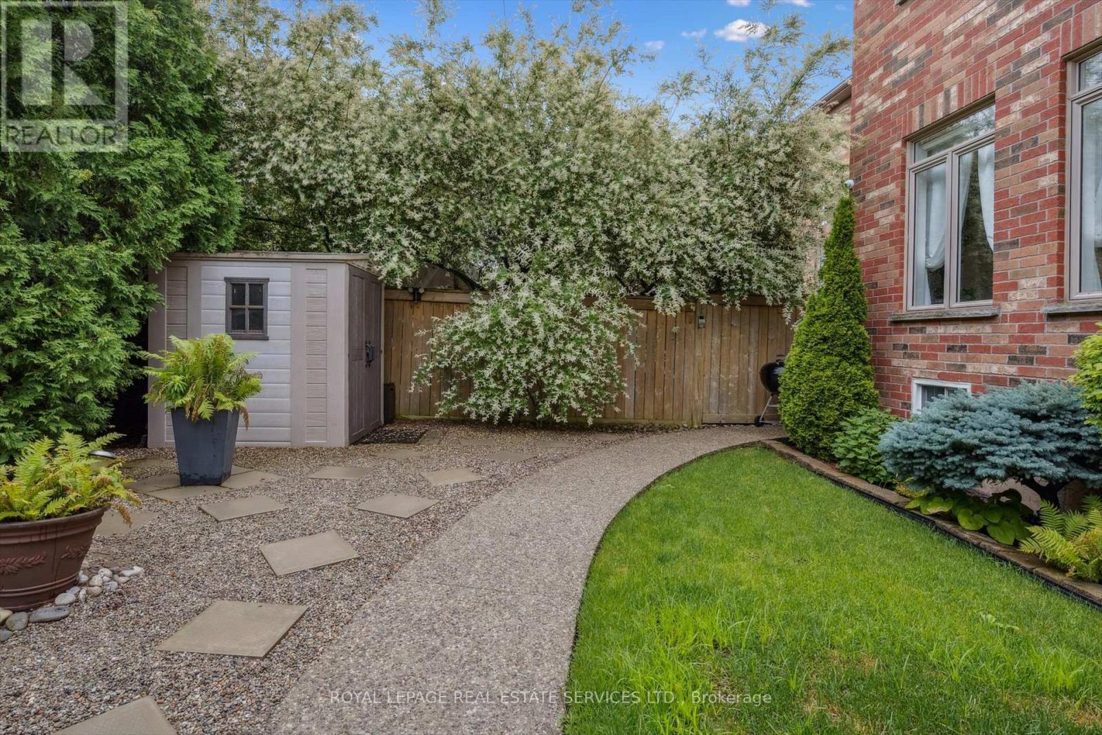 












3168 SADDLEWORTH CRESCENT

,
Oakville,




Ontario
L6M0A8

