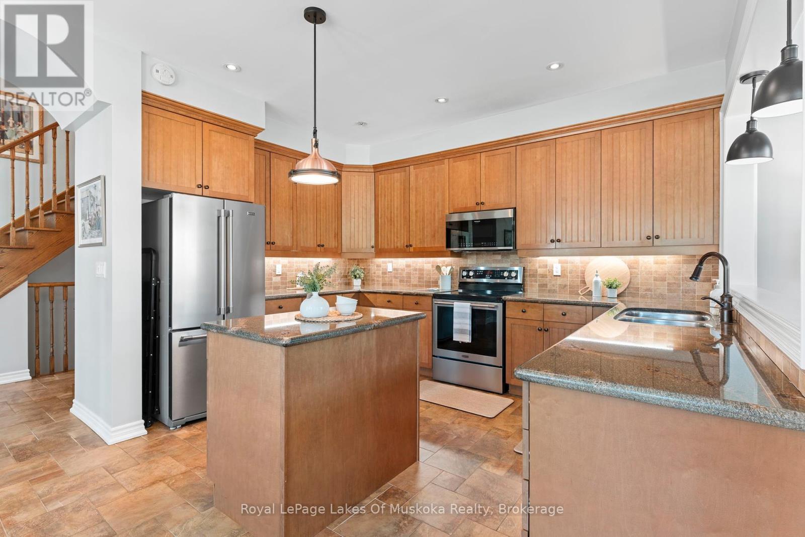 












23 SPENCER STREET

,
Bracebridge (Monck (Bracebridge)),




Ontario
P1L0B7

