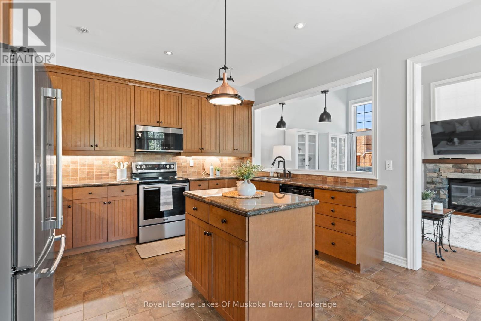 












23 SPENCER STREET

,
Bracebridge (Monck (Bracebridge)),




Ontario
P1L0B7

