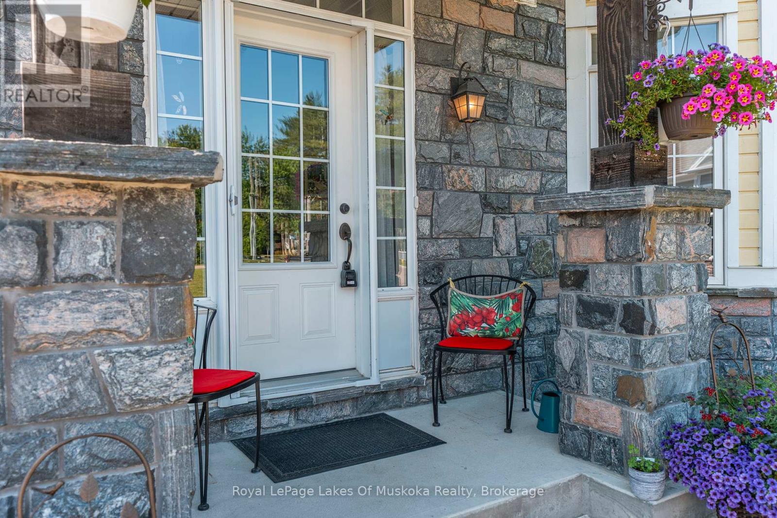 












23 SPENCER STREET

,
Bracebridge (Monck (Bracebridge)),




Ontario
P1L0B7

