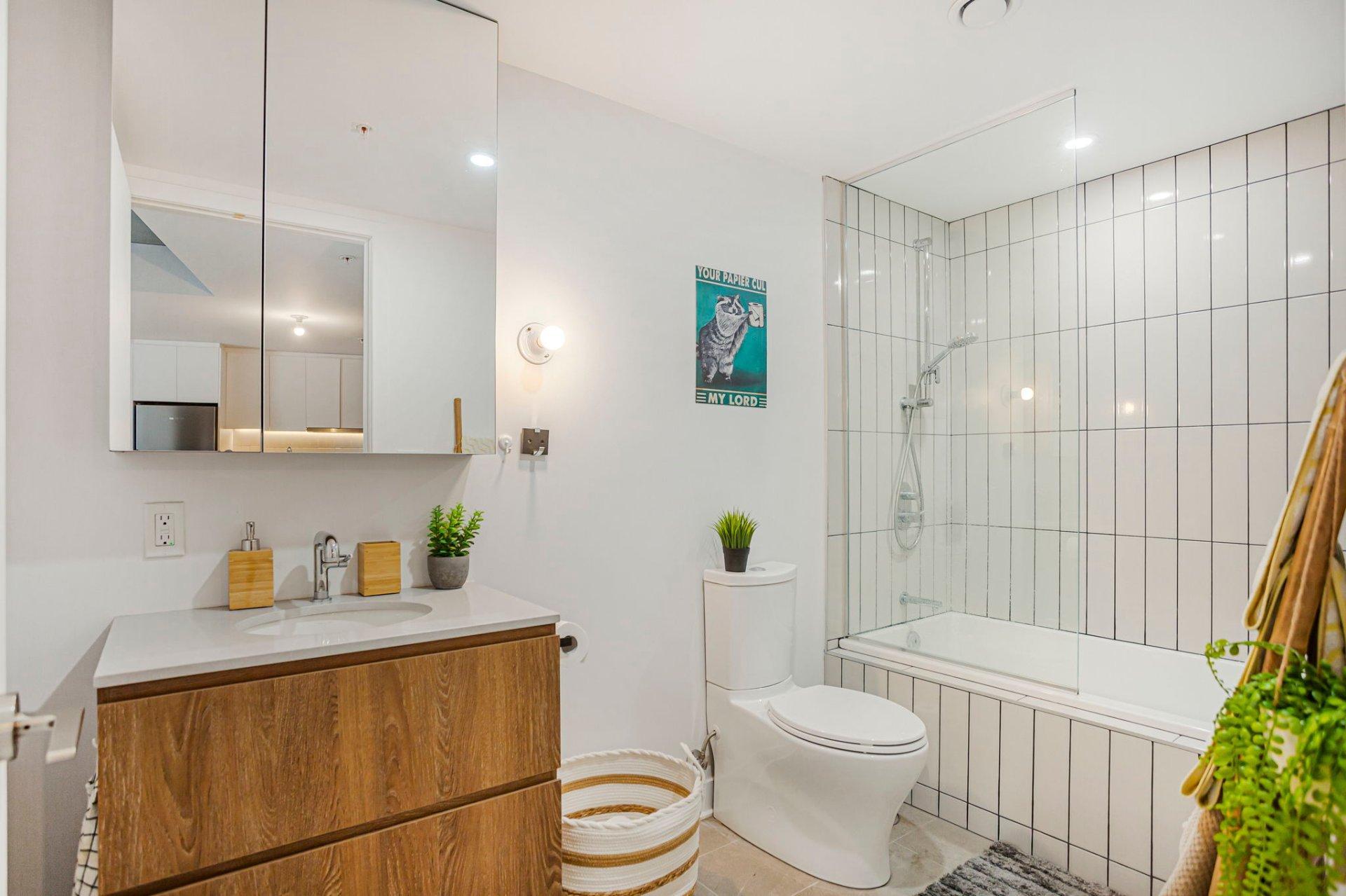 









100


Rue Murray

, 408,
Montréal (Le Sud-Ouest),




QC
H3C1A2

